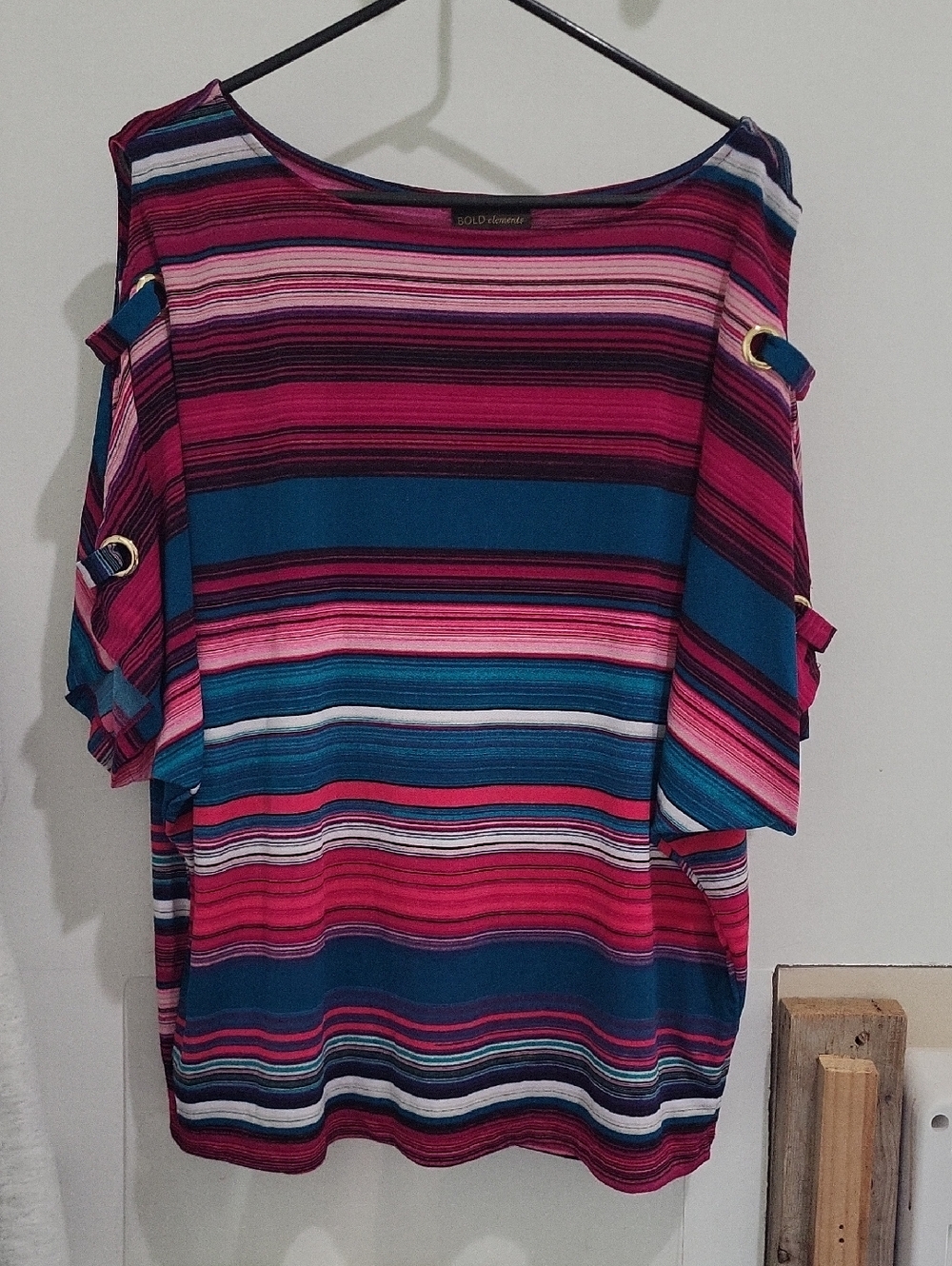 BOLD elements Striped Cold-Shoulder Tunic – Pink & Teal